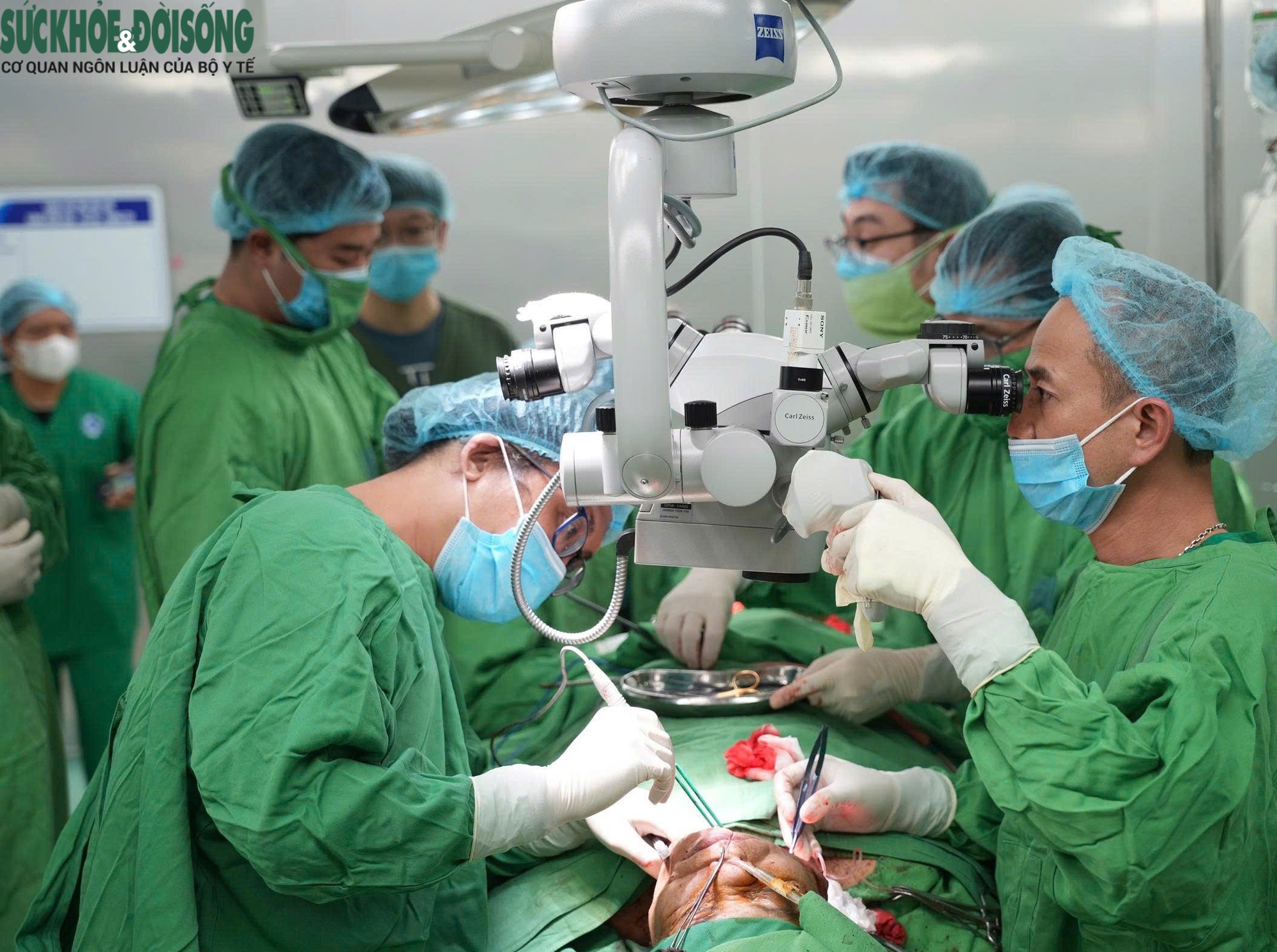 El segundo hospital del país en realizar reconstrucción microquirúrgica de grandes defectos maxilofaciales - Foto 1. Bệnh viện thứ 2 cả nước thực hiện kỹ thuật vi phẫu tái tạo khuyết hổng lớn vùng hàm mặt- Ảnh 1.