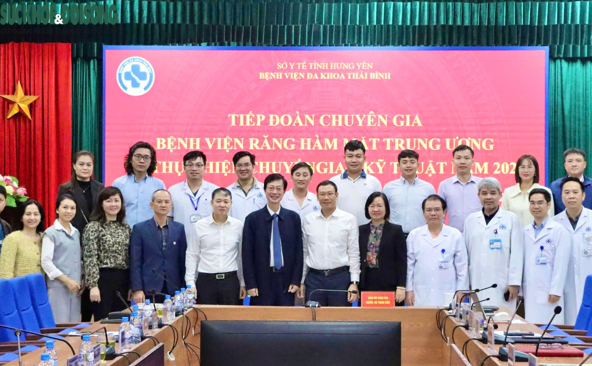 El segundo hospital del país en realizar reconstrucción microquirúrgica de grandes defectos maxilofaciales - Foto 2. Bệnh viện thứ 2 cả nước thực hiện kỹ thuật vi phẫu tái tạo khuyết hổng lớn vùng hàm mặt- Ảnh 2.