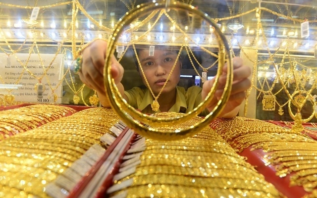 Giá vàng hôm nay ngày 12/12 đồng loạt tăng rất mạnh- Ảnh 2. Giá vàng hôm nay ngày 11/12 biến động đủ các hướng