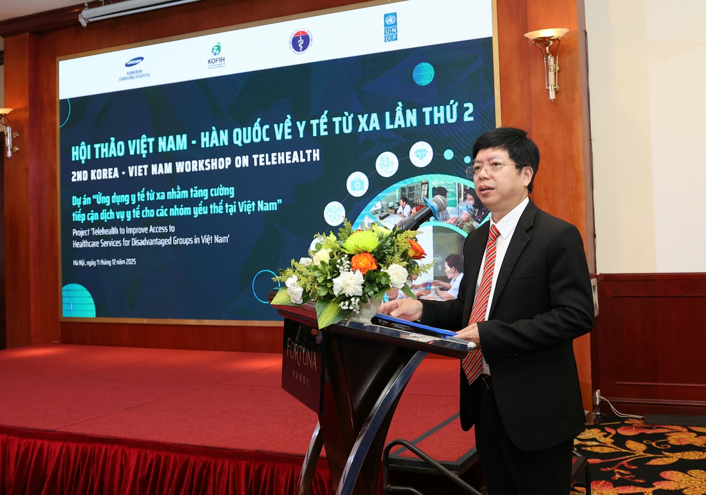 Télémédecine : centrée sur le patient, comblant les distances géographiques et renforçant la capacité des établissements de soins de santé - Image 3. Y tế từ xa: Lấy người bệnh làm trung tâm, rút ngắn khoảng cách địa lý, nâng cao năng lực của cơ sở- Ảnh 3.