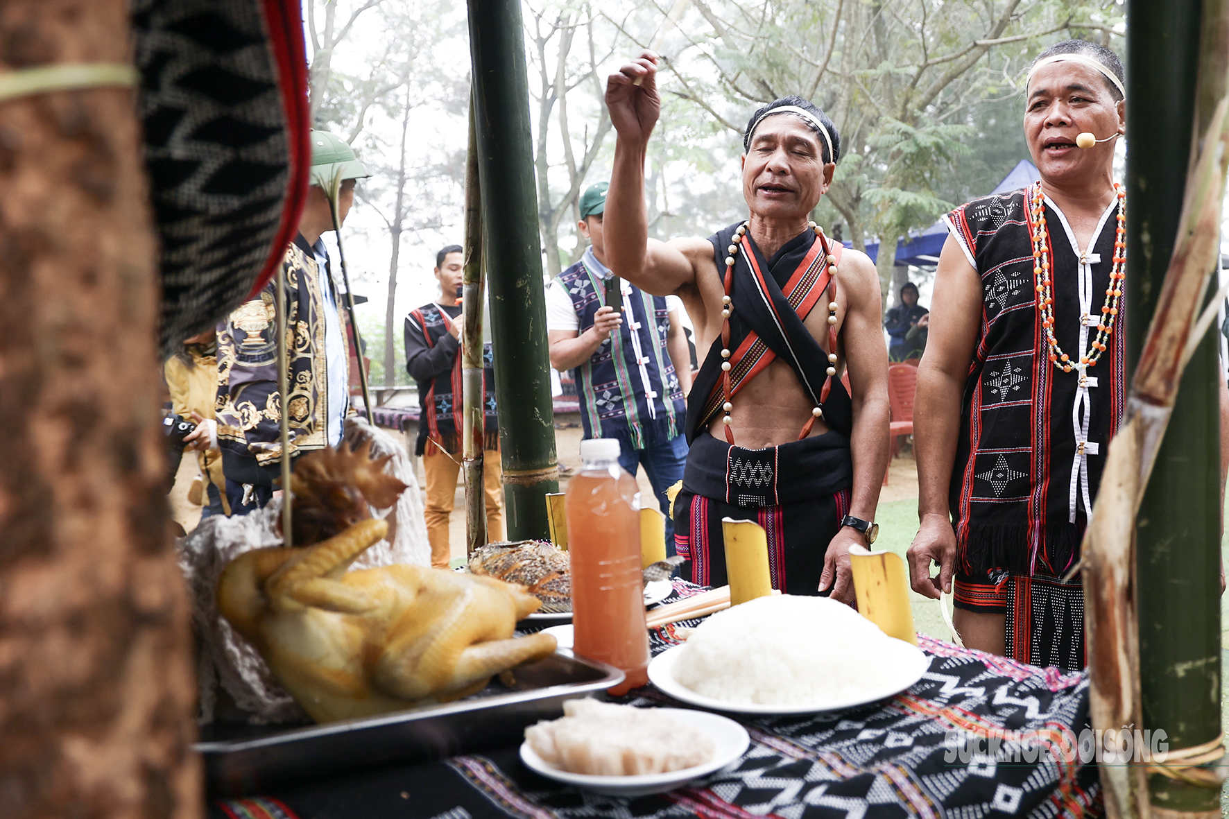 Sức mạnh nam nhi trong nghi lễ kết nghĩa của người Cơ Tu- Ảnh 3.