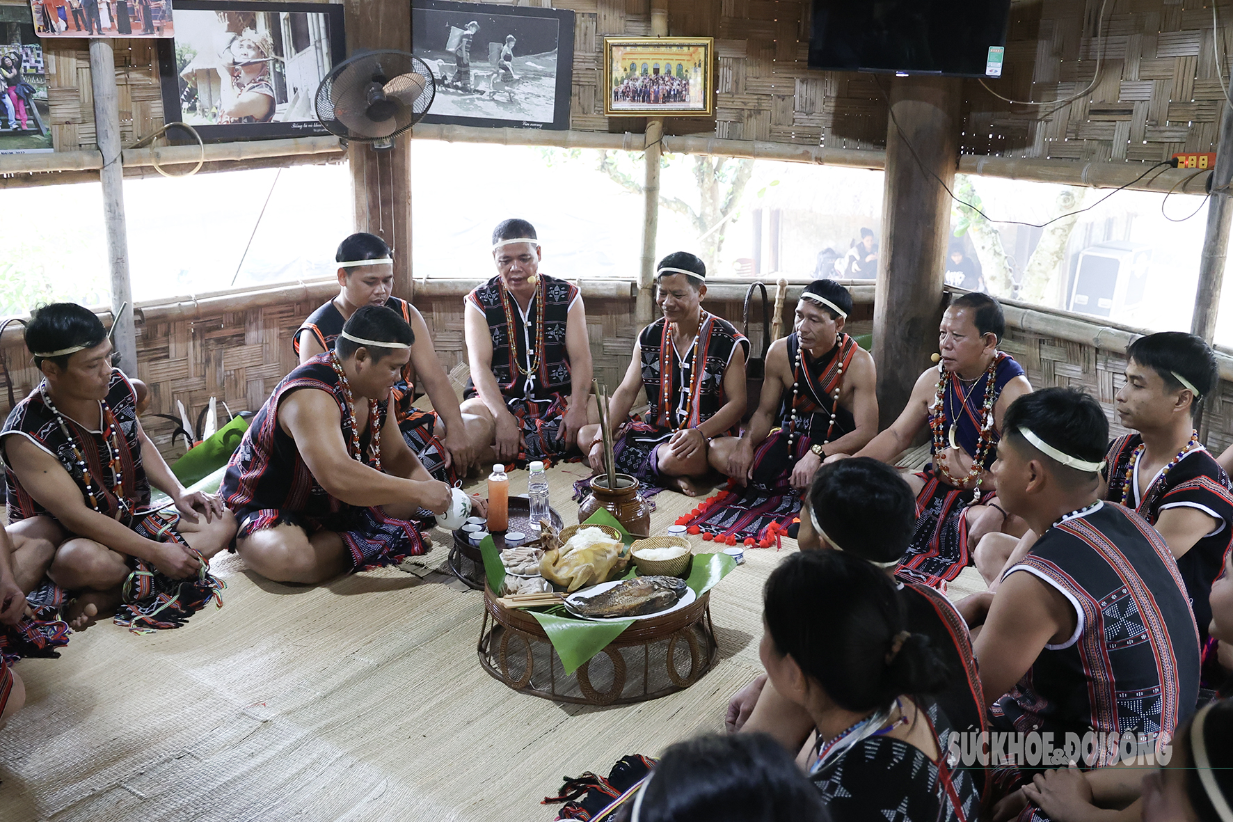 Sức mạnh nam nhi trong nghi lễ kết nghĩa của người Cơ Tu- Ảnh 2.