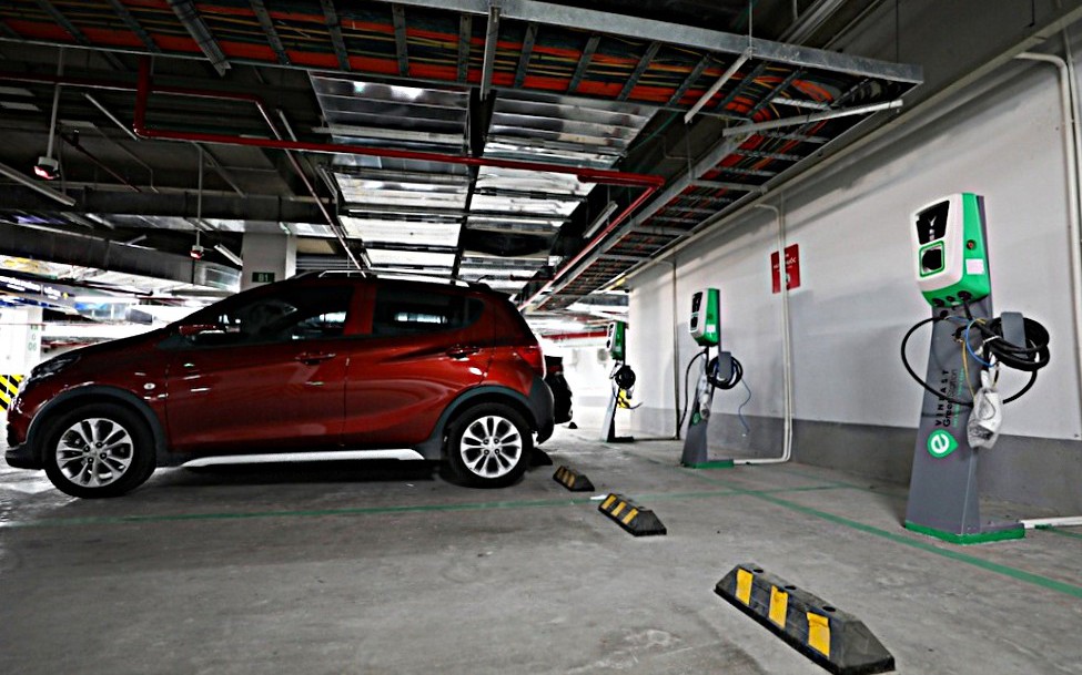 Bộ Xây dựng thúc làm quy chuẩn an toàn cho trạm sạc xe điện ở chung cư