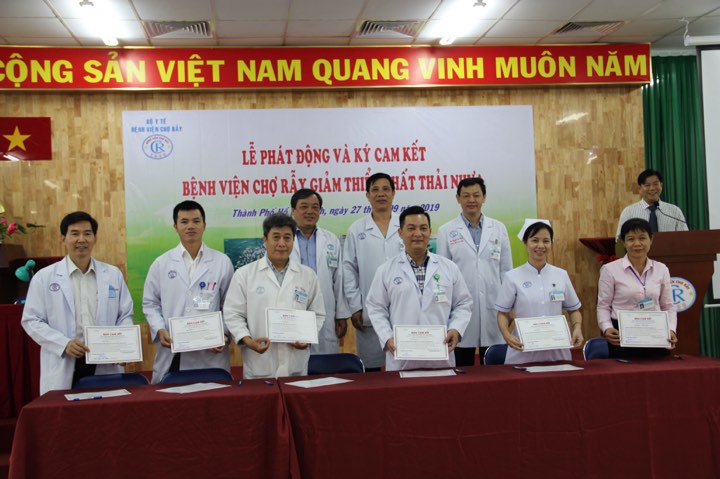 Những nỗ lực của ngành y tế trong giảm thiểu chất thải nhựa - Ảnh 1.