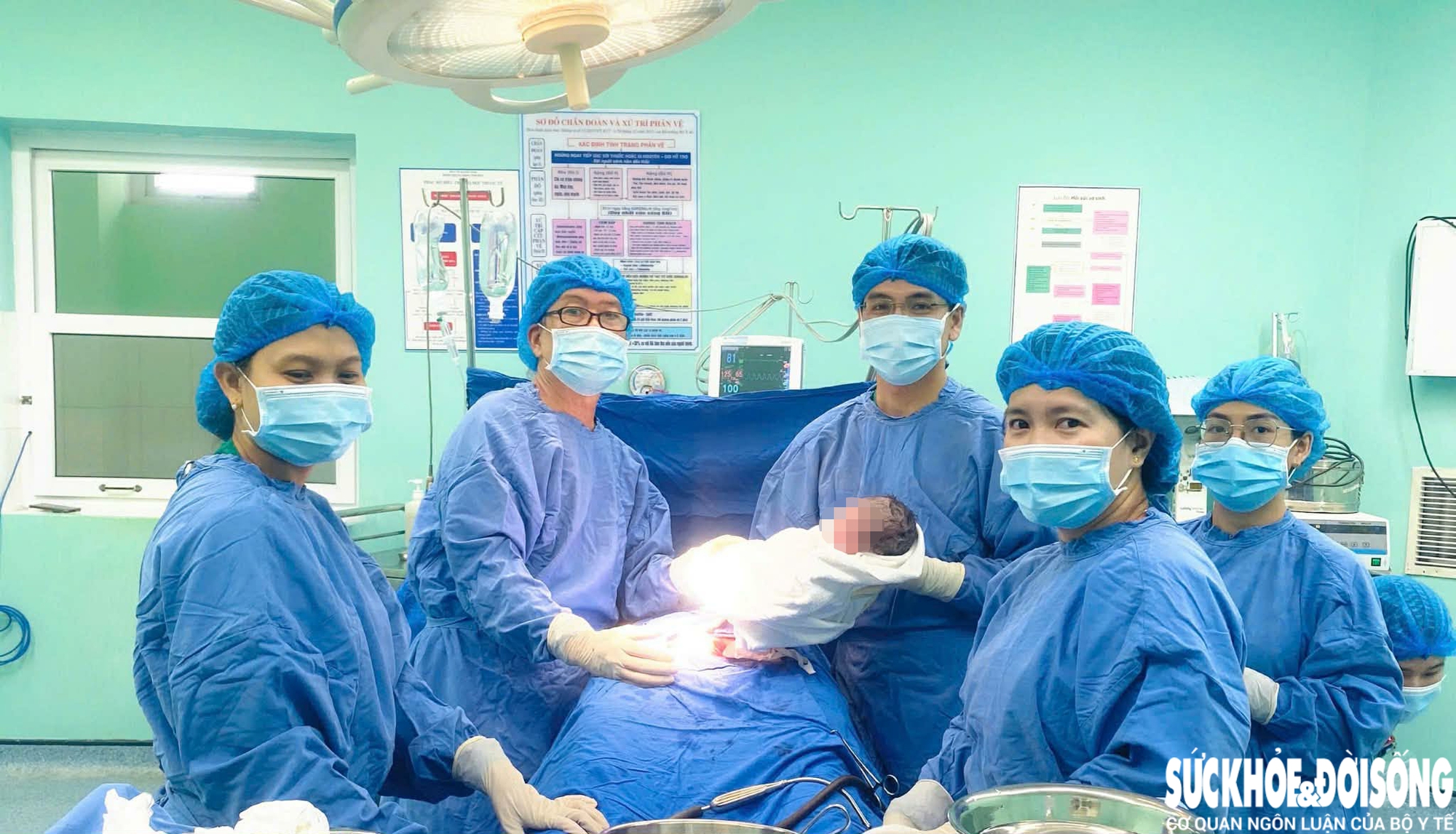 'Căng thẳng' ca mổ thai 34 tuần ngôi ngang, sản phụ tiền sản giật nặng- Ảnh 1. 'Căng thẳng' ca mổ thai 34 tuần ngôi ngang, sản phụ tiền sản giật nặng- Ảnh 1.