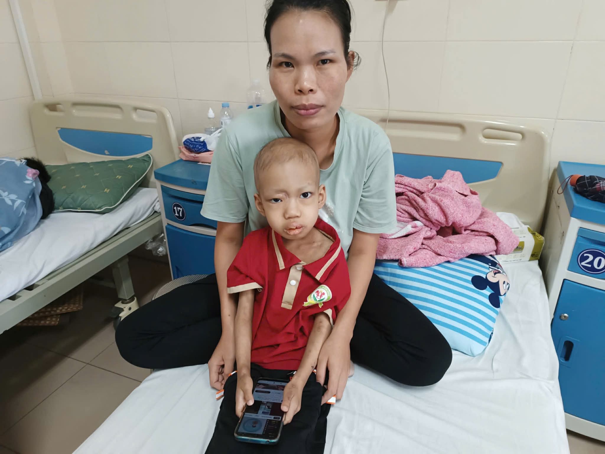 Xót xa cảnh gia đình 3 người cùng bệnh cần cộng đồng giúp đỡ- Ảnh 2. Xót xa cảnh gia đình 3 người cùng bệnh cần cộng đồng giúp đỡ- Ảnh 2.