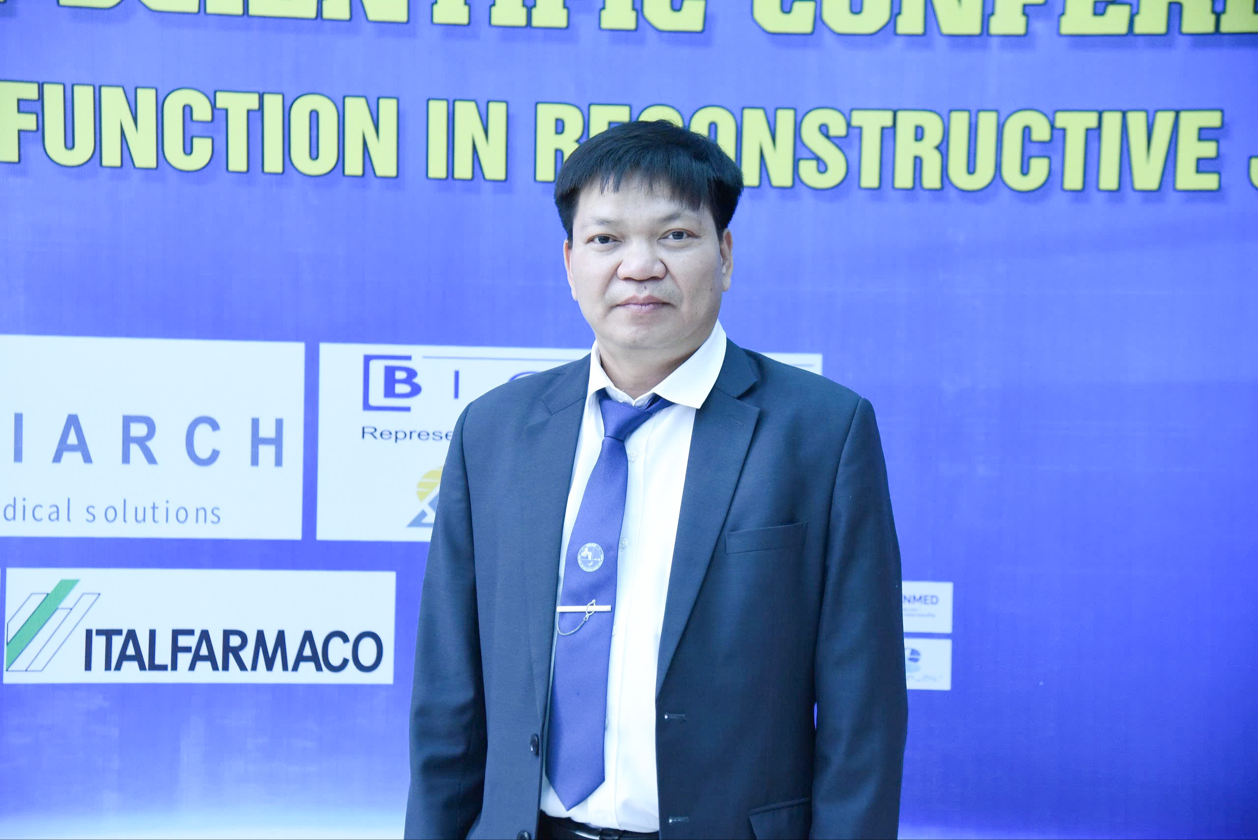 អាយុរបស់មនុស្សដែលត្រូវការការវះកាត់ជំនួសសន្លាក់កំពុងក្មេងជាងវ័យ ជាពិសេសបុរស - រូបភាពទី 3។ Đối tượng phải thay khớp ngày càng trẻ hóa, đặc biệt là nam giới- Ảnh 3.