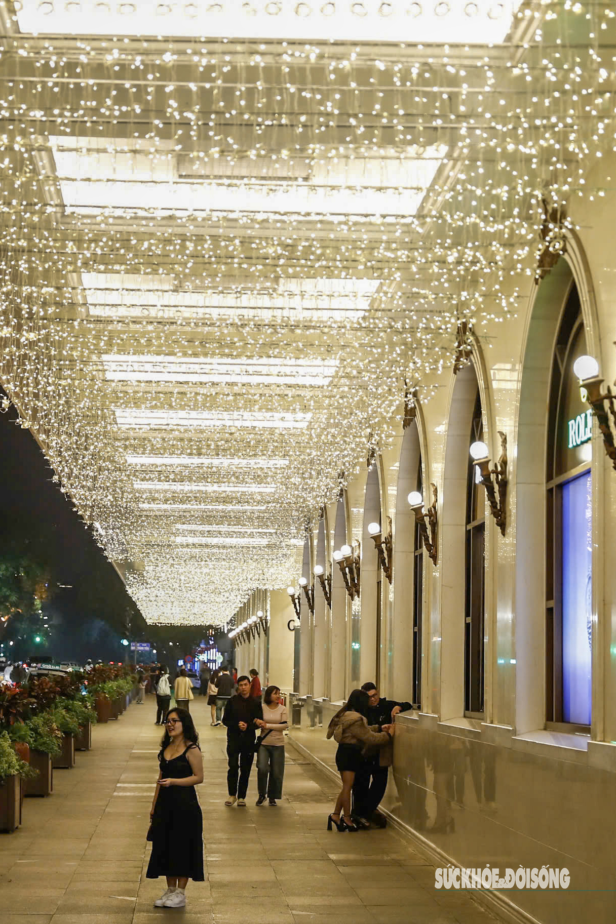 Hà Nội lung linh với hàng loạt cây thông Noel khổng lồ- Ảnh 10. Hà Nội lung linh với hàng loạt cây thông Noel khổng lồ- Ảnh 10.