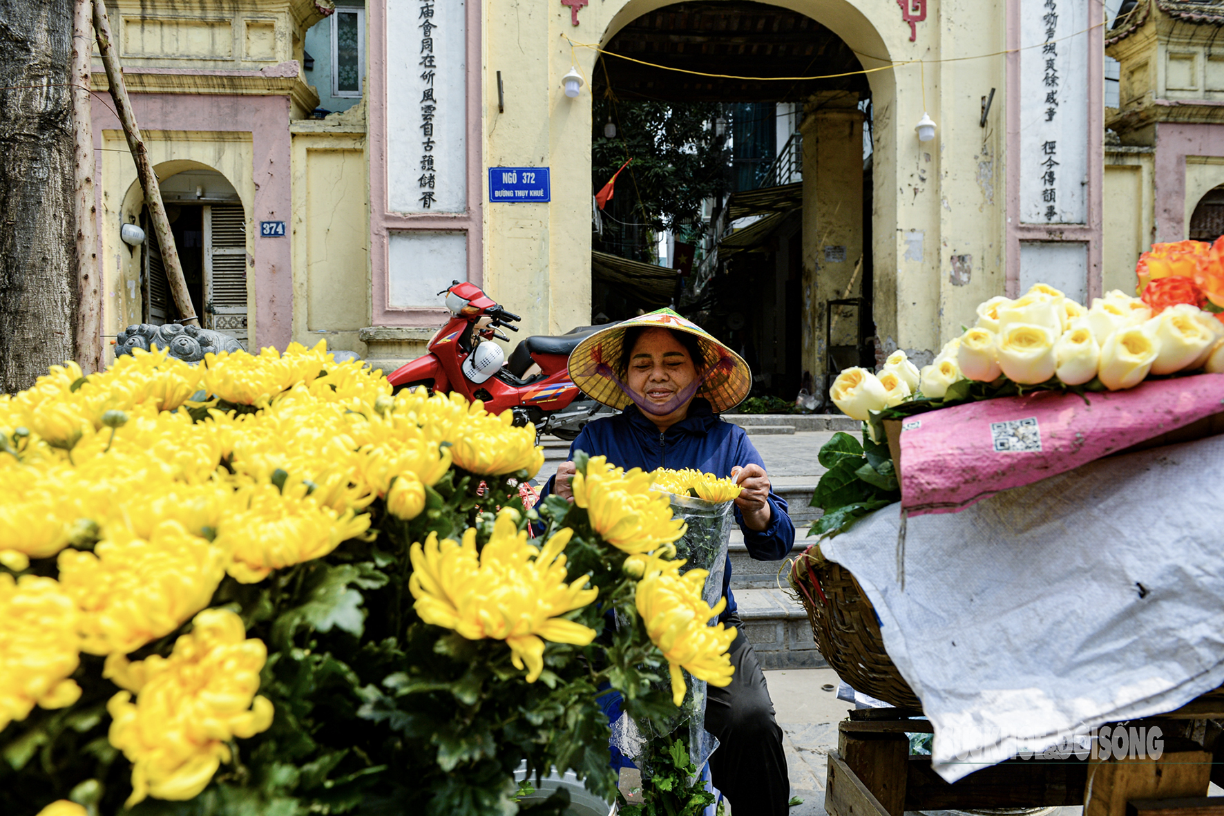 Những cổng làng rêu phong giữa phố thị- Ảnh 9. Những cổng làng rêu phong giữa phố thị- Ảnh 9.