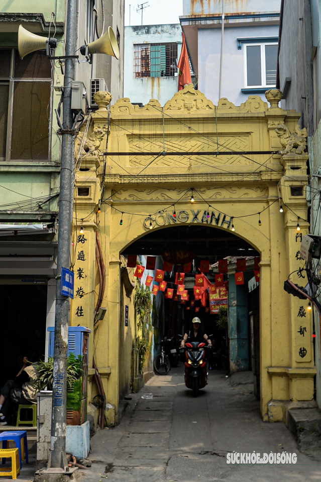 Những cổng làng rêu phong giữa phố thị- Ảnh 6. Những cổng làng rêu phong giữa phố thị- Ảnh 6.