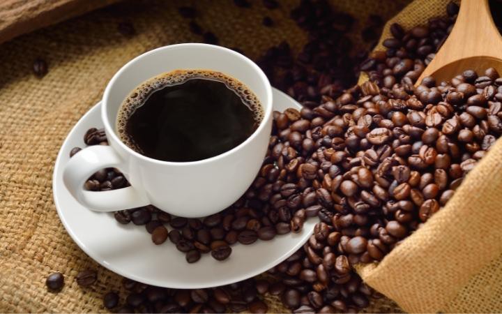2 gia vị quen thuộc làm tăng hiệu quả giảm cân của cà phê- Ảnh 3. Uống cà phê có làm tăng axit uric không?