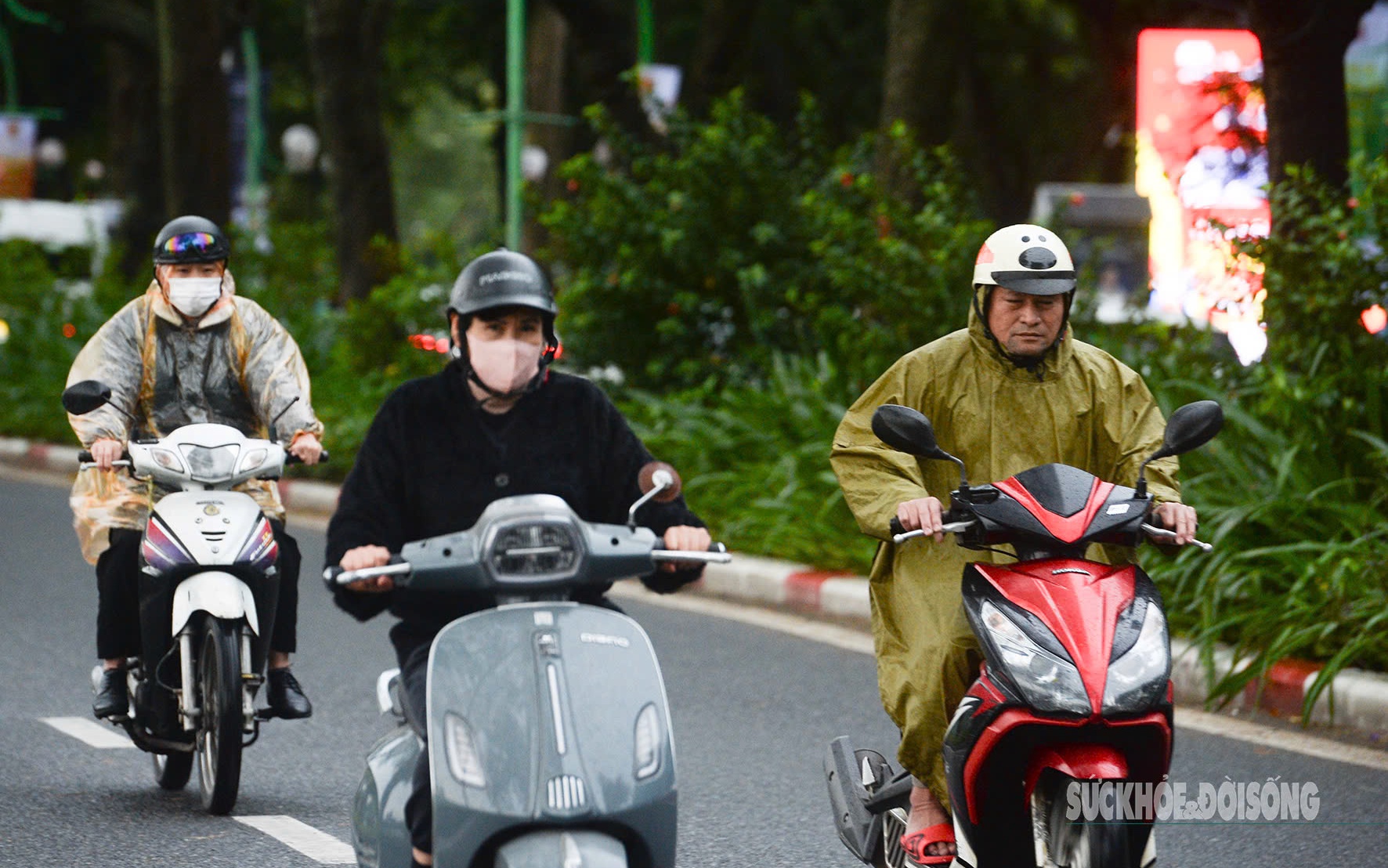 Đợt rét ở miền Bắc kéo dài đến khi nào? - Ảnh 2. Không khí lạnh mạnh gây mưa lớn và rét buốt cho miền Bắc, miền Trung