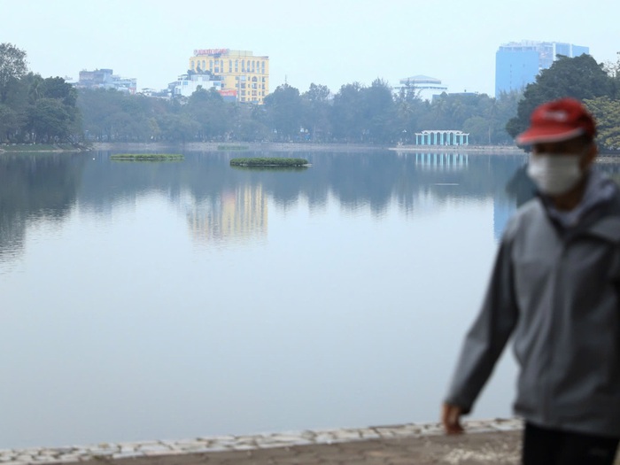 Làm gì để bảo vệ người cao tuổi khi không khí ô nhiễm?- Ảnh 1. Làm gì để bảo vệ người cao tuổi khi không khí ô nhiễm?- Ảnh 1.