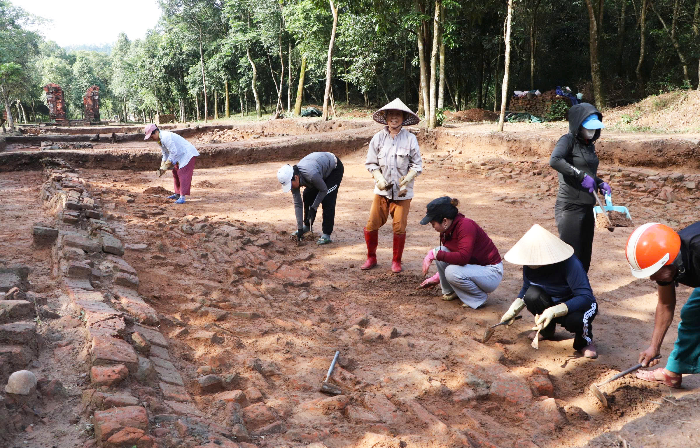 Cận cảnh con đường thiêng bí ẩn ở Thánh địa Mỹ Sơn- Ảnh 1. Cận cảnh con đường thiêng bí ẩn ở Thánh địa Mỹ Sơn- Ảnh 1.