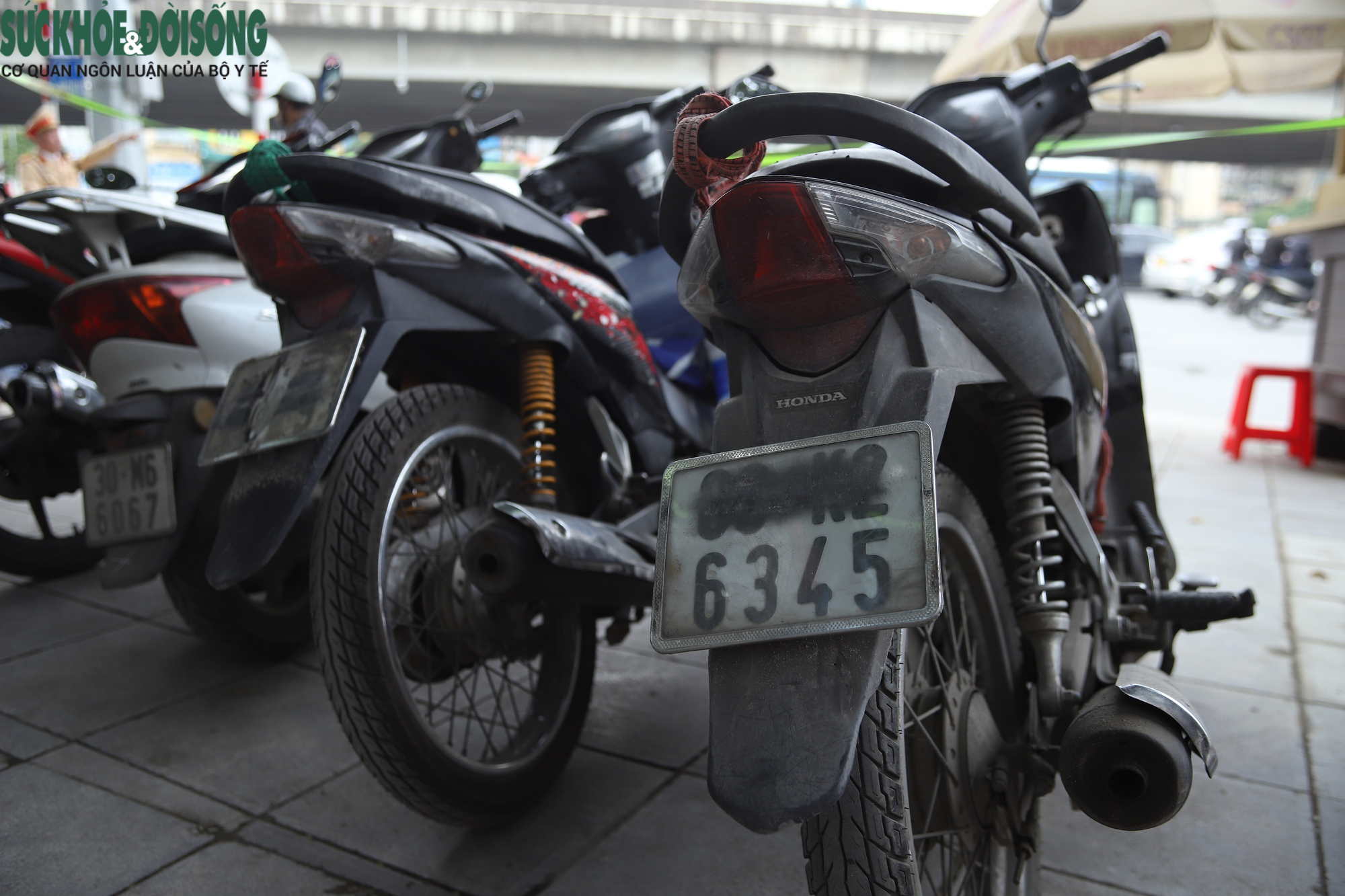 CSGT xử lý các vi phạm 'gây khó' cho hệ thống camera AI- Ảnh 5. CSGT xử lý các vi phạm 'gây khó' cho hệ thống camera AI- Ảnh 5.