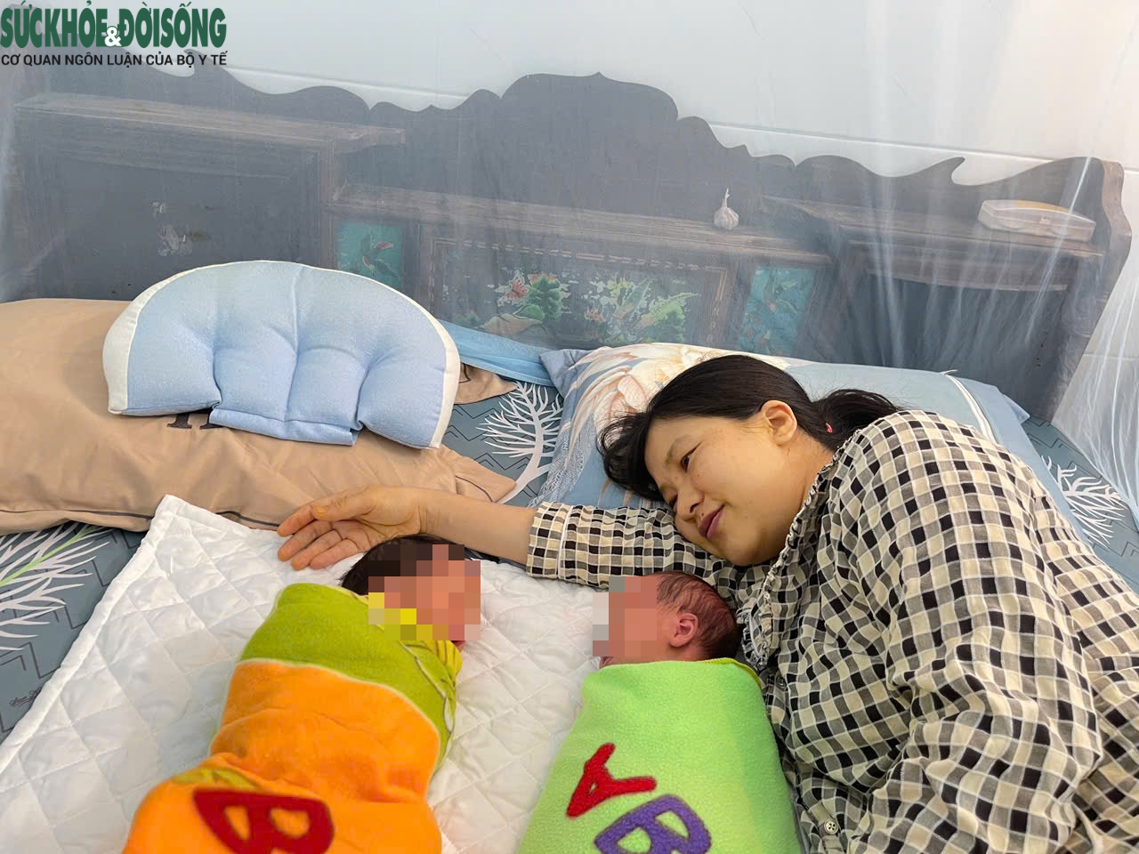 Hành trình cùng người mẹ mang song thai dọa sinh non đón hai 'thiên thần' chào đời- Ảnh 1.