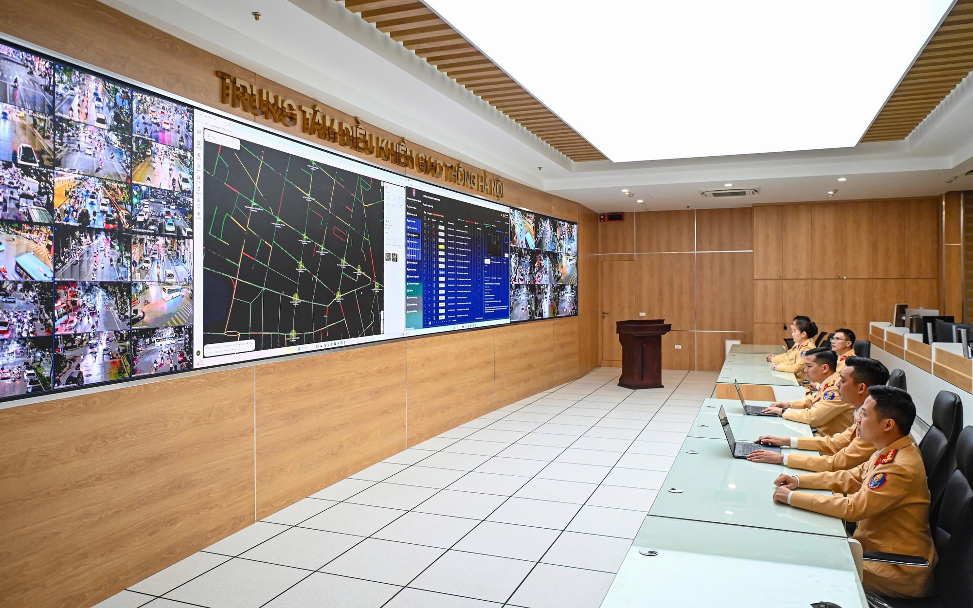 Camera AI Hà Nội quay bao nhiêu độ, nhìn xa thế nào, lưu dữ liệu bao lâu?- Ảnh 1. Camera AI Hà Nội quay bao nhiêu độ, nhìn xa thế nào, lưu dữ liệu bao lâu?- Ảnh 1.