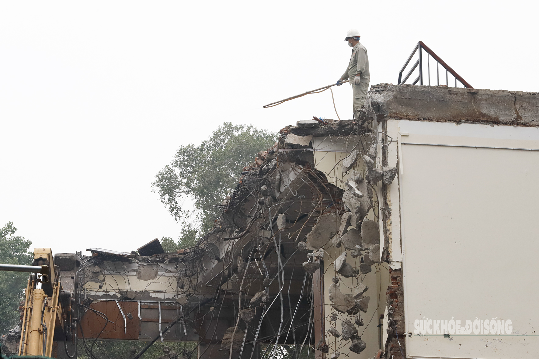 Cận cảnh phá dỡ loạt công trình trên 'đất vàng' ven hồ Hoàn Kiếm- Ảnh 7. Cận cảnh phá dỡ loạt công trình trên 'đất vàng' ven hồ Hoàn Kiếm- Ảnh 7.