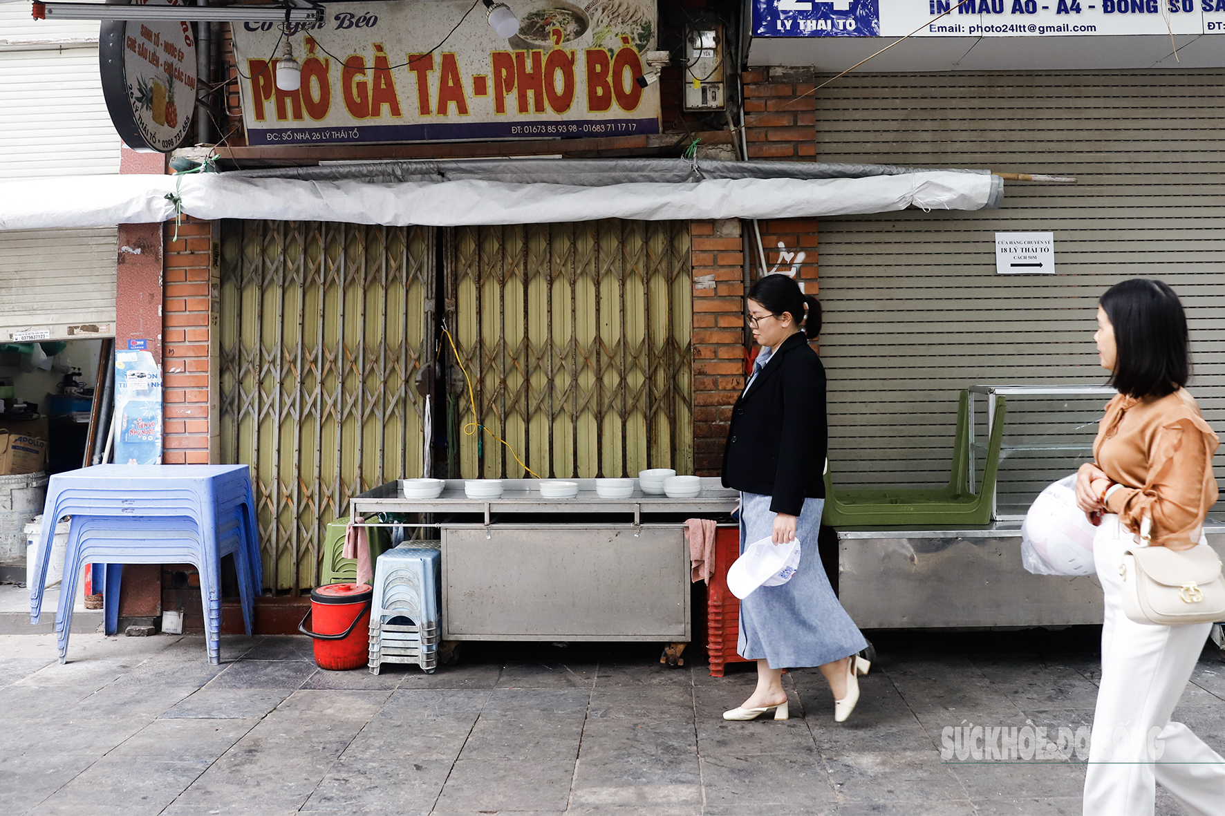 Cận cảnh phá dỡ loạt công trình trên 'đất vàng' ven hồ Hoàn Kiếm- Ảnh 3. Cận cảnh phá dỡ loạt công trình trên 'đất vàng' ven hồ Hoàn Kiếm- Ảnh 3.