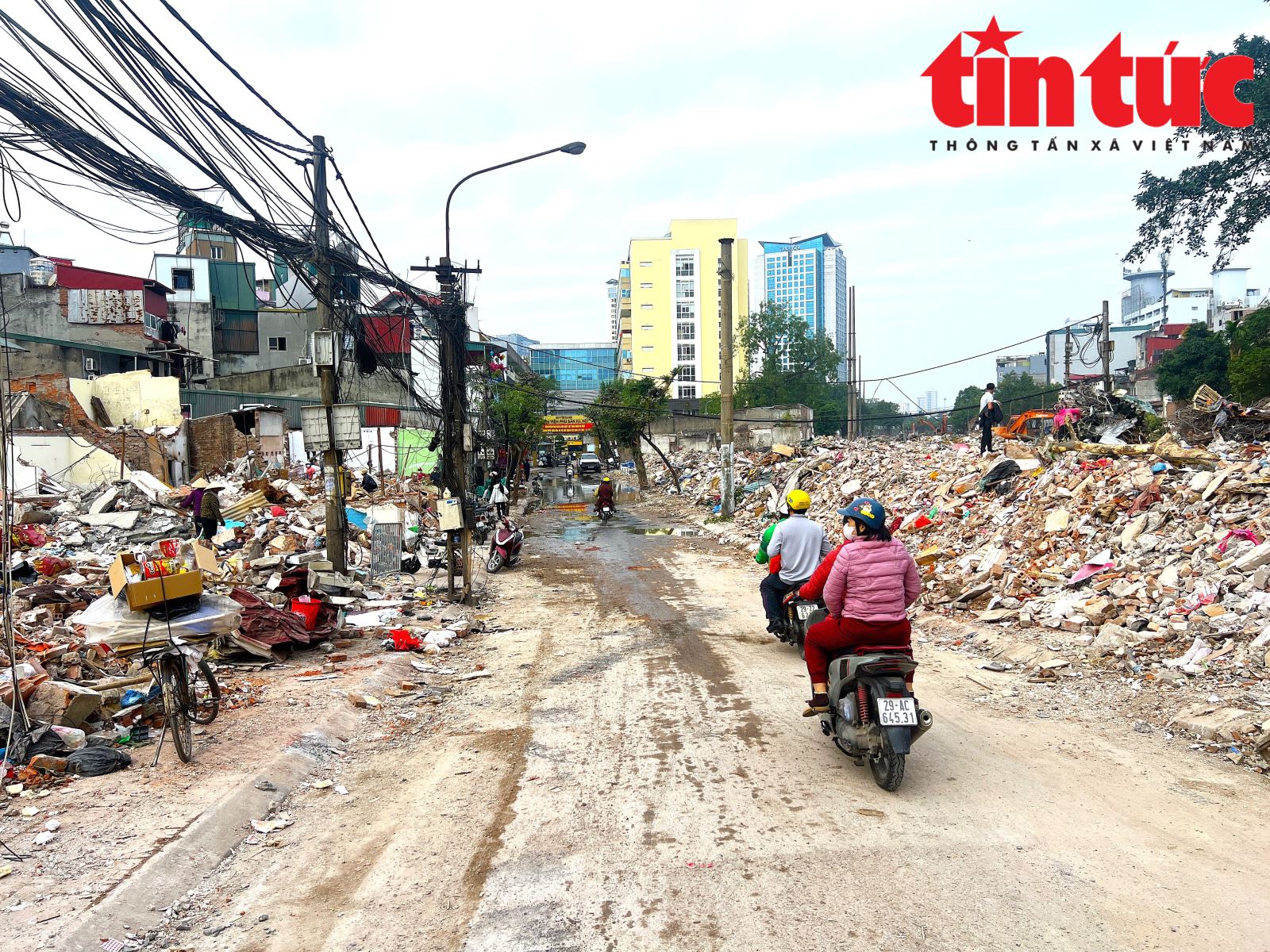 Giải phóng mặt bằng Vành đai 1: Hai bệnh viện lớn sắp ra mặt đường- Ảnh 4. Giải phóng mặt bằng Vành đai 1: Hai bệnh viện lớn sắp ra mặt đường- Ảnh 4.