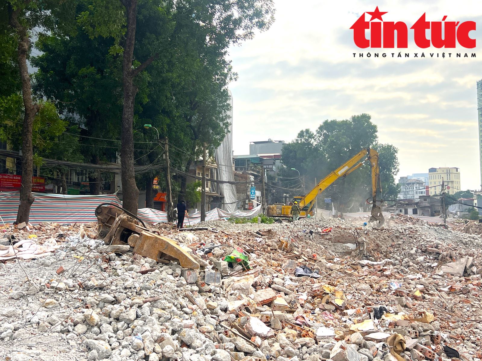 Giải phóng mặt bằng Vành đai 1: Hai bệnh viện lớn sắp ra mặt đường- Ảnh 5. Giải phóng mặt bằng Vành đai 1: Hai bệnh viện lớn sắp ra mặt đường- Ảnh 5.