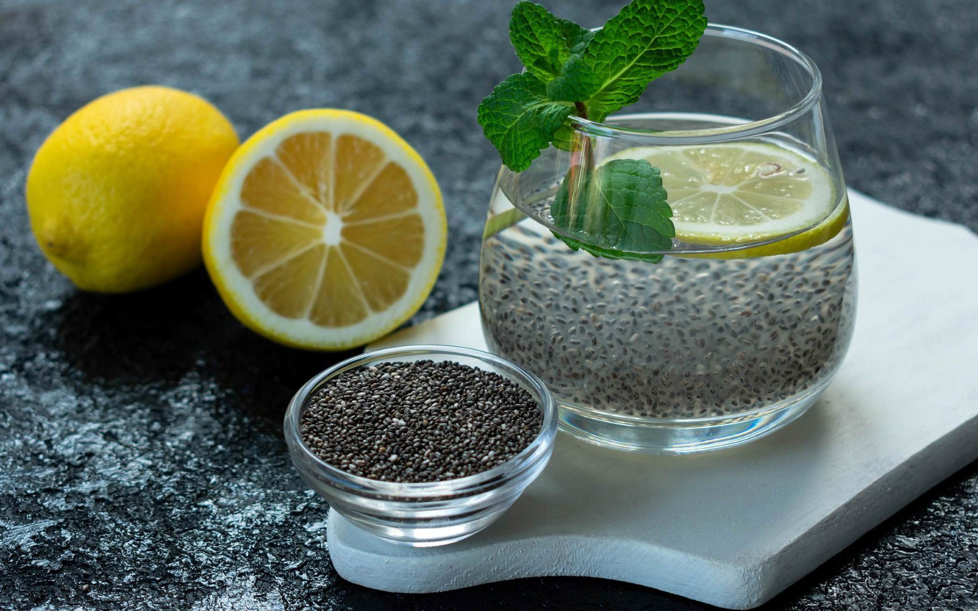 Điều gì xảy ra khi uống nước chanh và hạt chia mỗi sáng?