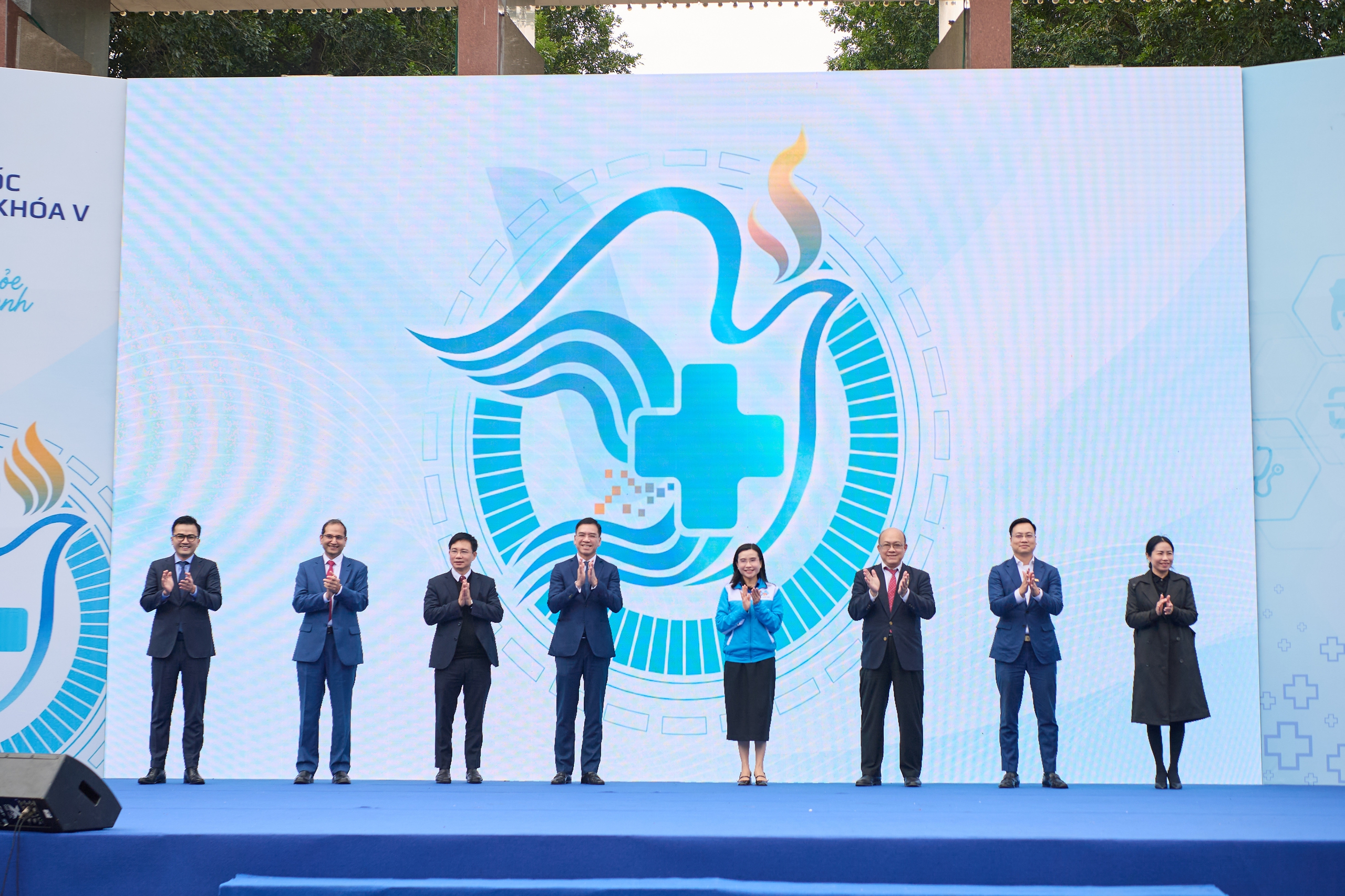 Đẩy mạnh ứng dụng y tế thông minh, hướng tới mỗi người dân được khám sức khỏe hàng năm- Ảnh 3. Đẩy mạnh ứng dụng y tế thông minh, hướng tới mỗi người dân được khám sức khỏe hàng năm- Ảnh 3.