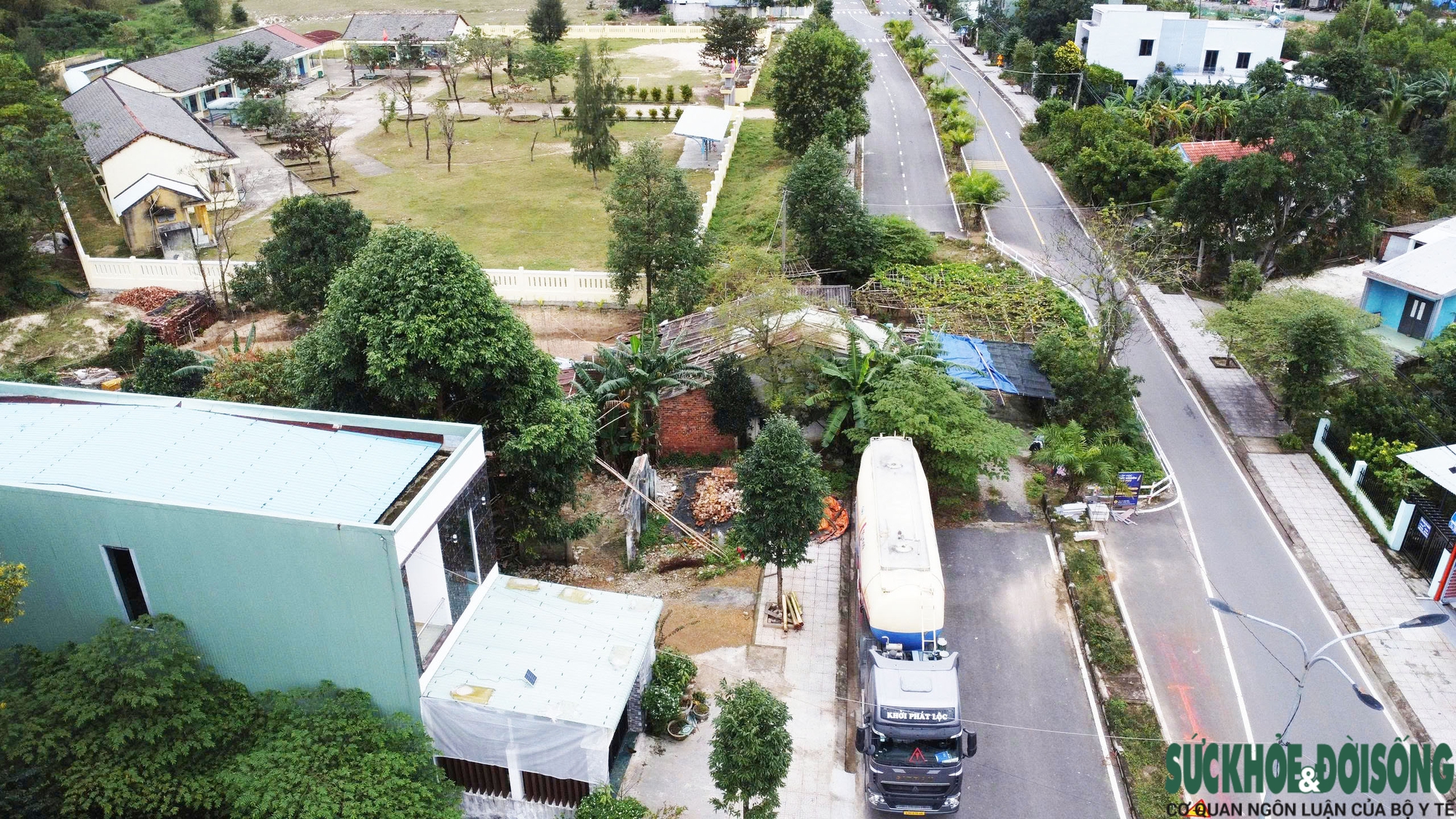 Cận cảnh con đường độc lạ, bị 'bẻ cong' vì một… ngôi nhà- Ảnh 9.