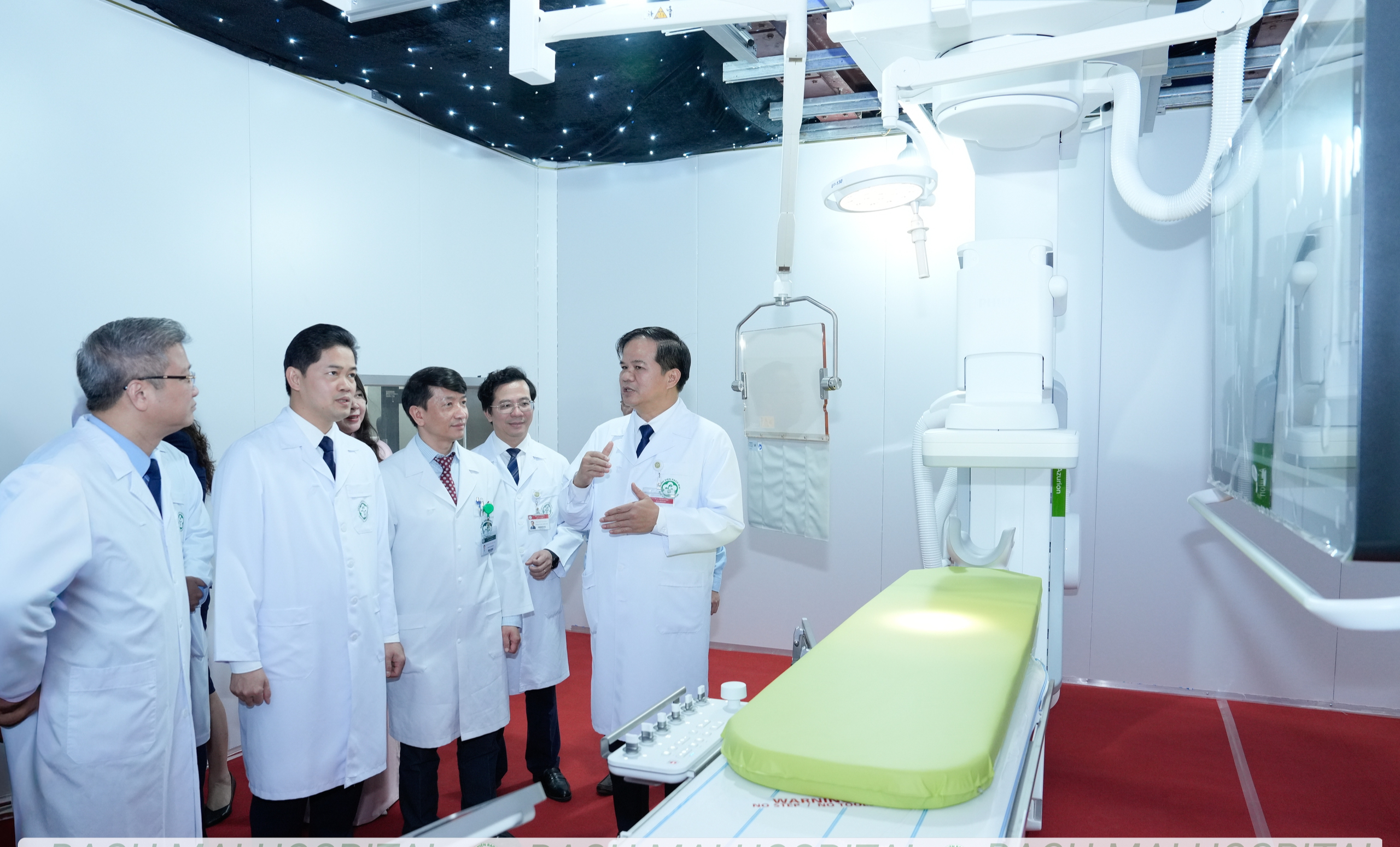 Mở ra cơ hội để người dân tiếp cận sớm, công bằng các dịch vụ y tế kỹ thuật cao ngay tại Việt Nam- Ảnh 7. Mở ra cơ hội để người dân tiếp cận sớm, công bằng các dịch vụ y tế kỹ thuật cao ngay tại Việt Nam- Ảnh 7.