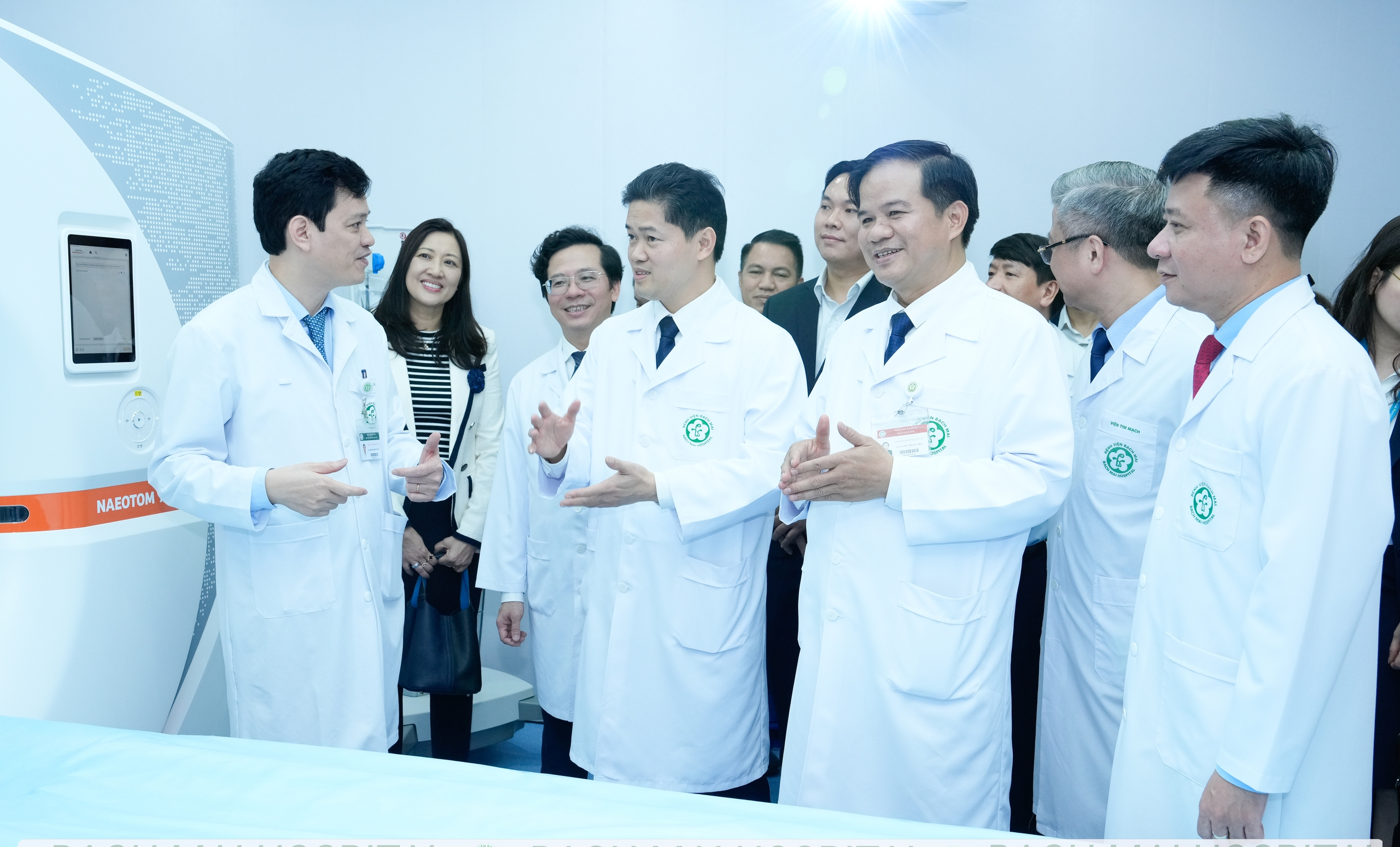 Mở ra cơ hội để người dân tiếp cận sớm, công bằng các dịch vụ y tế kỹ thuật cao ngay tại Việt Nam- Ảnh 4. Mở ra cơ hội để người dân tiếp cận sớm, công bằng các dịch vụ y tế kỹ thuật cao ngay tại Việt Nam- Ảnh 4.