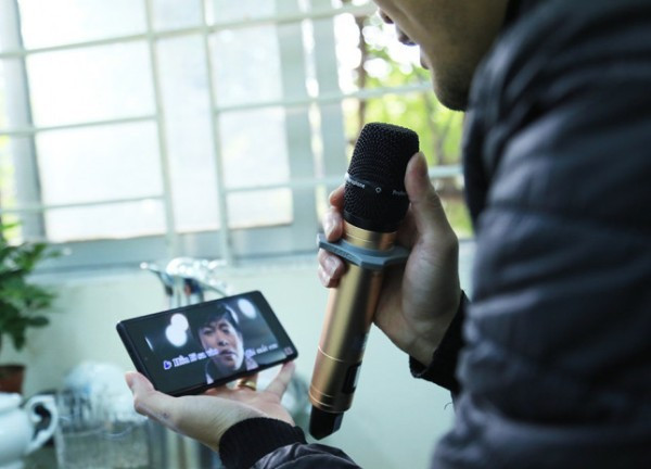 Hát karaoke bằng loa kéo, gây tiếng ồn lớn có thể bị phạt tới 1 triệu đồng- Ảnh 1. Hát karaoke bằng loa kéo, gây tiếng ồn lớn có thể bị phạt tới 1 triệu đồng- Ảnh 1.