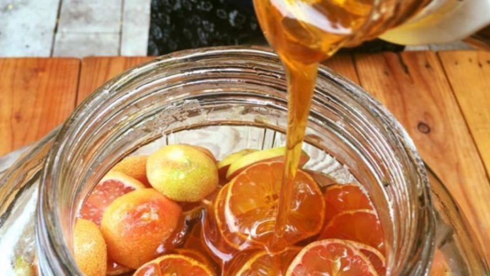 5 bài thuốc dân gian giúp làm dịu họng, giảm ho hiệu quả do lạnh- Ảnh 1.