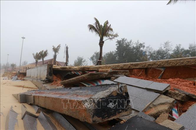 Quảng Trị: Bờ kè bãi tắm cộng đồng Trung Giang sạt lở nghiêm trọng- Ảnh 4. Quảng Trị: Bờ kè bãi tắm cộng đồng Trung Giang sạt lở nghiêm trọng- Ảnh 4.