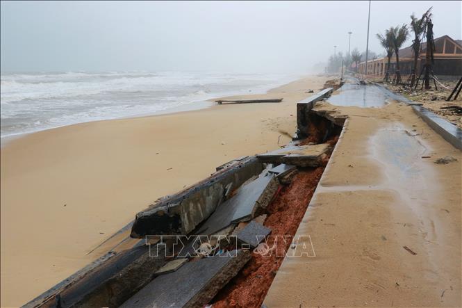Quảng Trị: Bờ kè bãi tắm cộng đồng Trung Giang sạt lở nghiêm trọng- Ảnh 7. Quảng Trị: Bờ kè bãi tắm cộng đồng Trung Giang sạt lở nghiêm trọng- Ảnh 7.