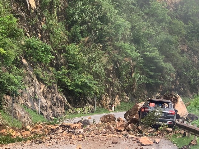 Chuyên gia chỉ cách phòng tránh rủi ro sạt lở khi đi đường đèo núi- Ảnh 2. Chuyên gia chỉ cách phòng tránh rủi ro sạt lở khi đi đường đèo núi- Ảnh 2.