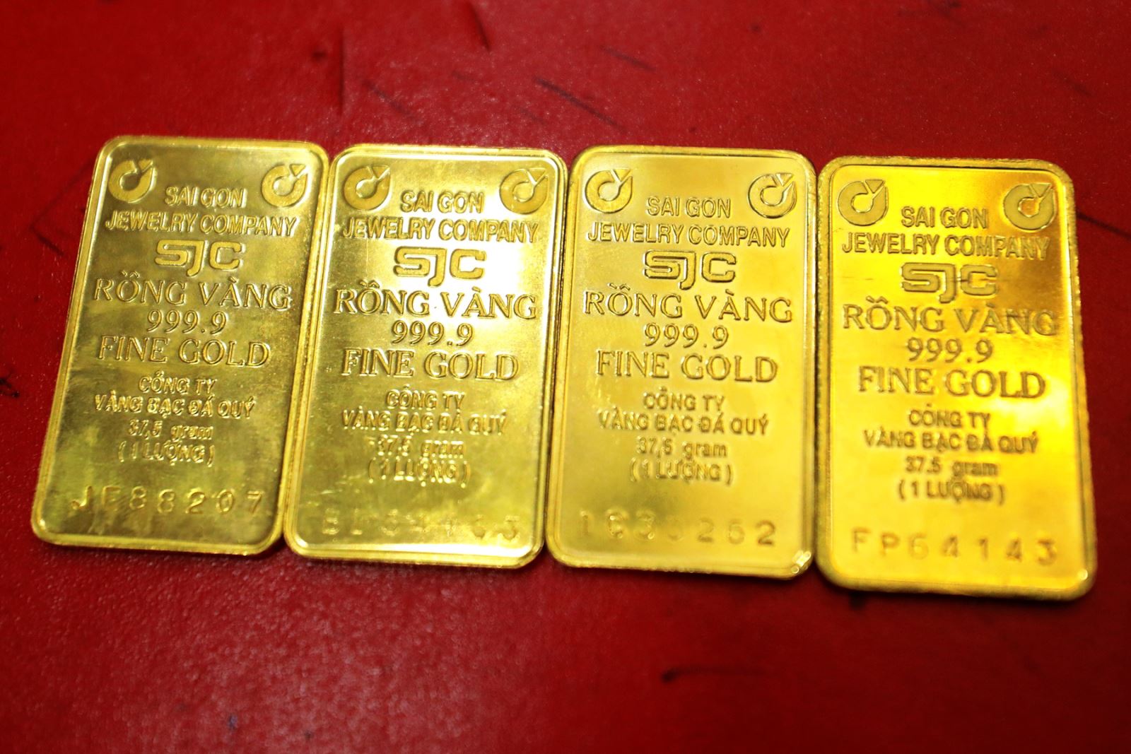 Giá vàng miếng sáng 16/12 giảm 1 triệu đồng/lượng- Ảnh 1.