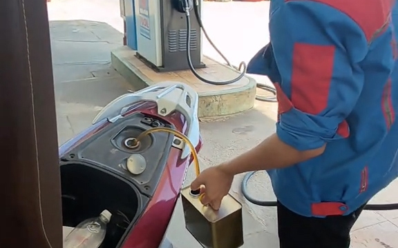 Làm rõ vụ nhân viên cây xăng từ chối nhận chuyển khoản, rút lại xăng của khách