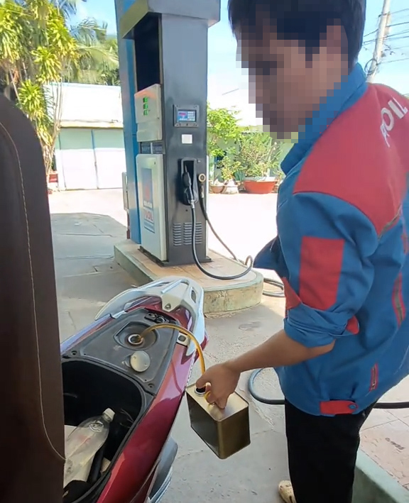 Sau vụ từ chối nhận chuyển khoản, rút lại xăng của khách, địa phương đề nghị đẩy mạnh thanh toán trực tuyến- Ảnh 1.