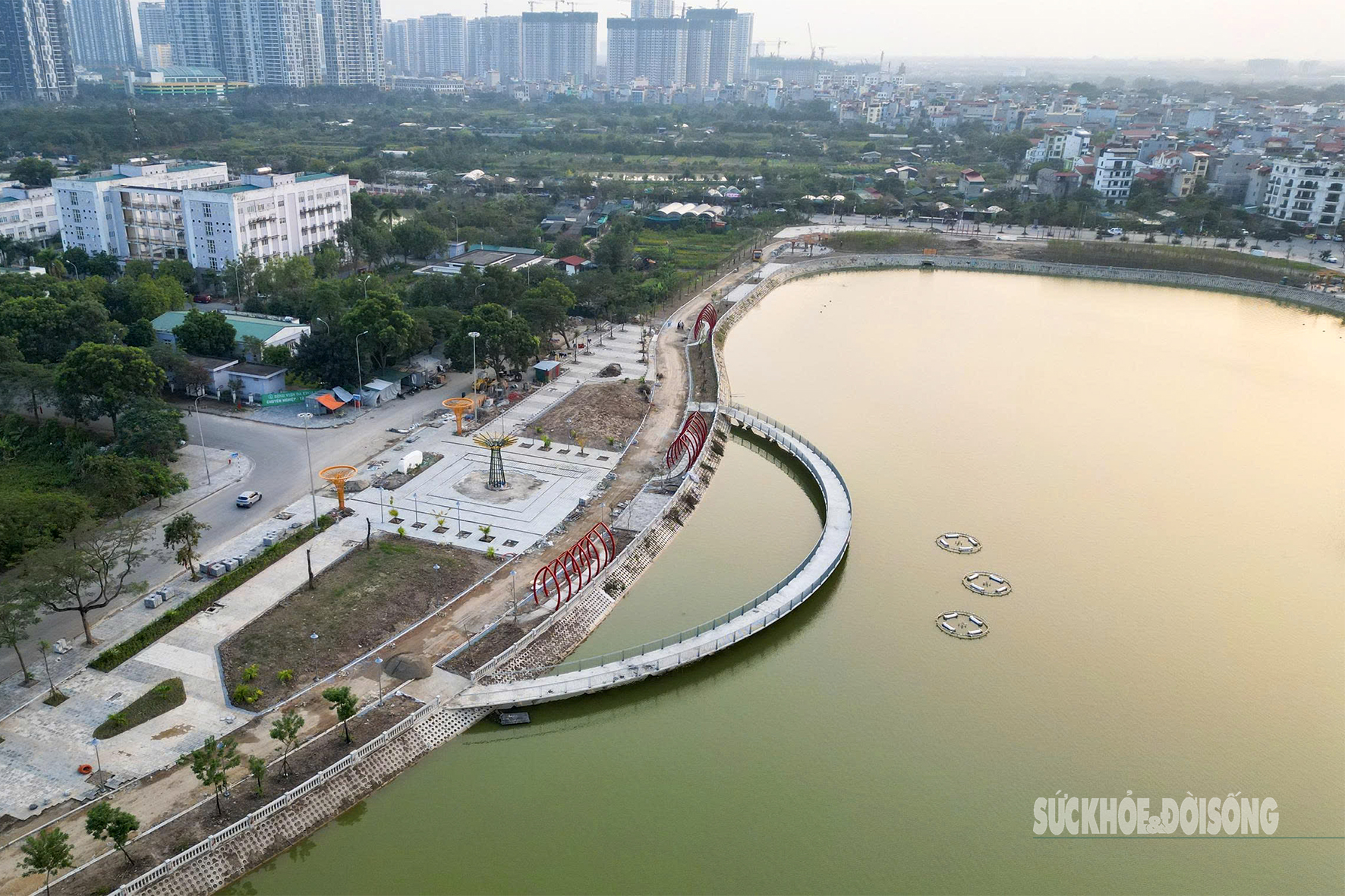 Lộ diện cổng hoa sen 5 cánh tại Công viên Gia Lâm- Ảnh 4. Lộ diện cổng hoa sen 5 cánh tại Công viên Gia Lâm- Ảnh 4.