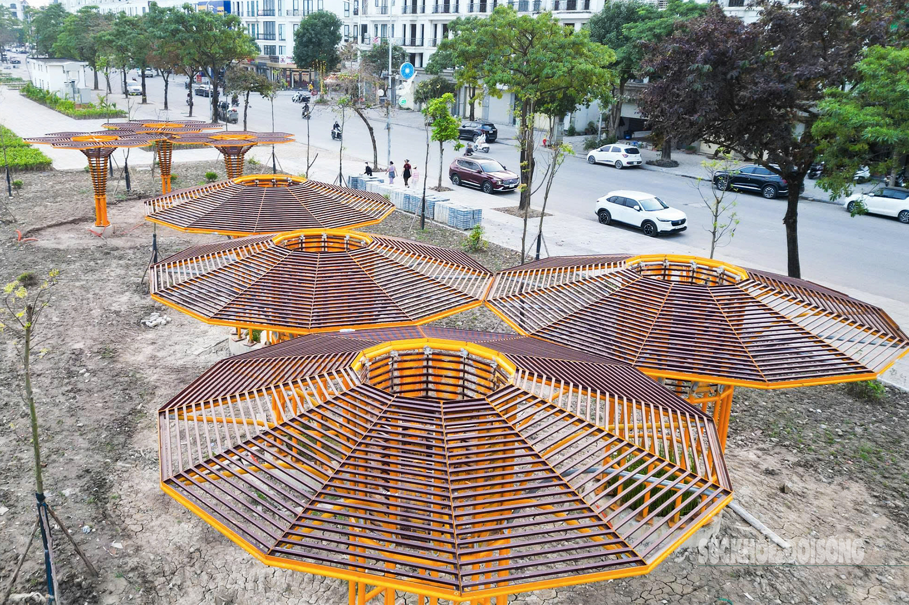 Lộ diện cổng hoa sen 5 cánh tại Công viên Gia Lâm- Ảnh 7. Lộ diện cổng hoa sen 5 cánh tại Công viên Gia Lâm- Ảnh 7.