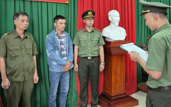 Phát hiện 2 người đàn ông mang theo súng hơi săn bắt động vật hoang dã- Ảnh 2.