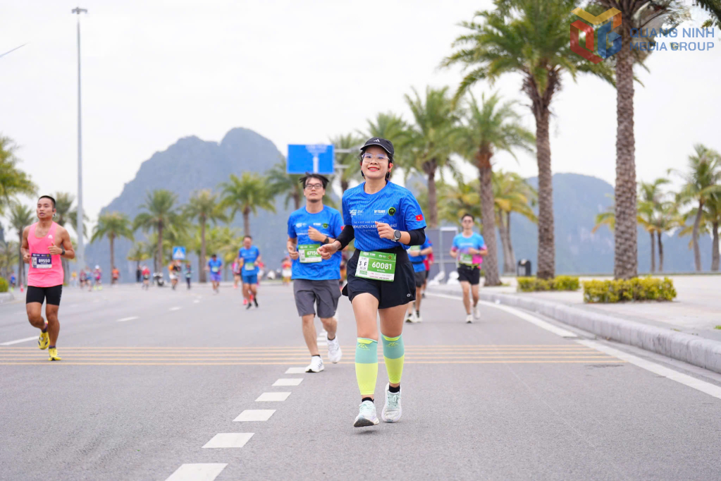 Quảng Ninh phát triển du lịch thể thao biển, mạo hiểm- Ảnh 1. Quảng Ninh phát triển du lịch thể thao biển, mạo hiểm- Ảnh 1.