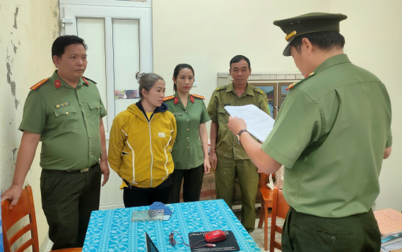 Tổ chức cho người khác xuất cảnh trái phép, 2 đối tượng bị bắt giam