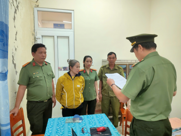 Tổ chức cho người khác xuất cảnh trái phép, 2 đối tượng bị bắt giam- Ảnh 1. Tổ chức cho người khác xuất cảnh trái phép, 2 đối tượng bị bắt giam- Ảnh 1.