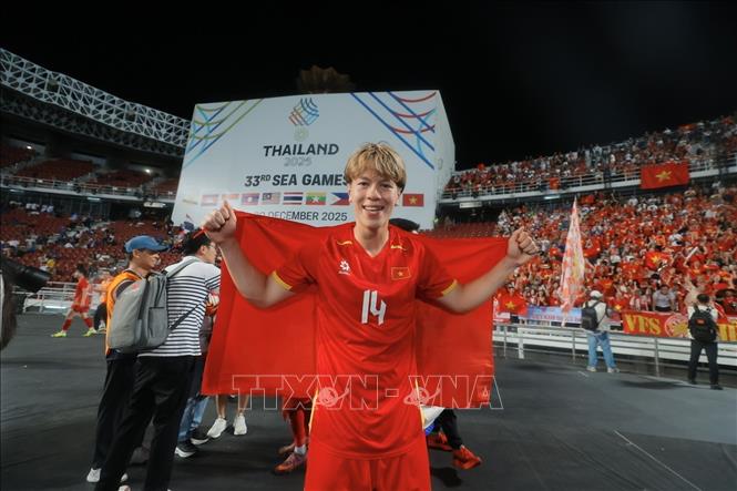 Các cầu thủ U22 Việt Nam hân hoan chia vui với người hâm mộ- Ảnh 2.