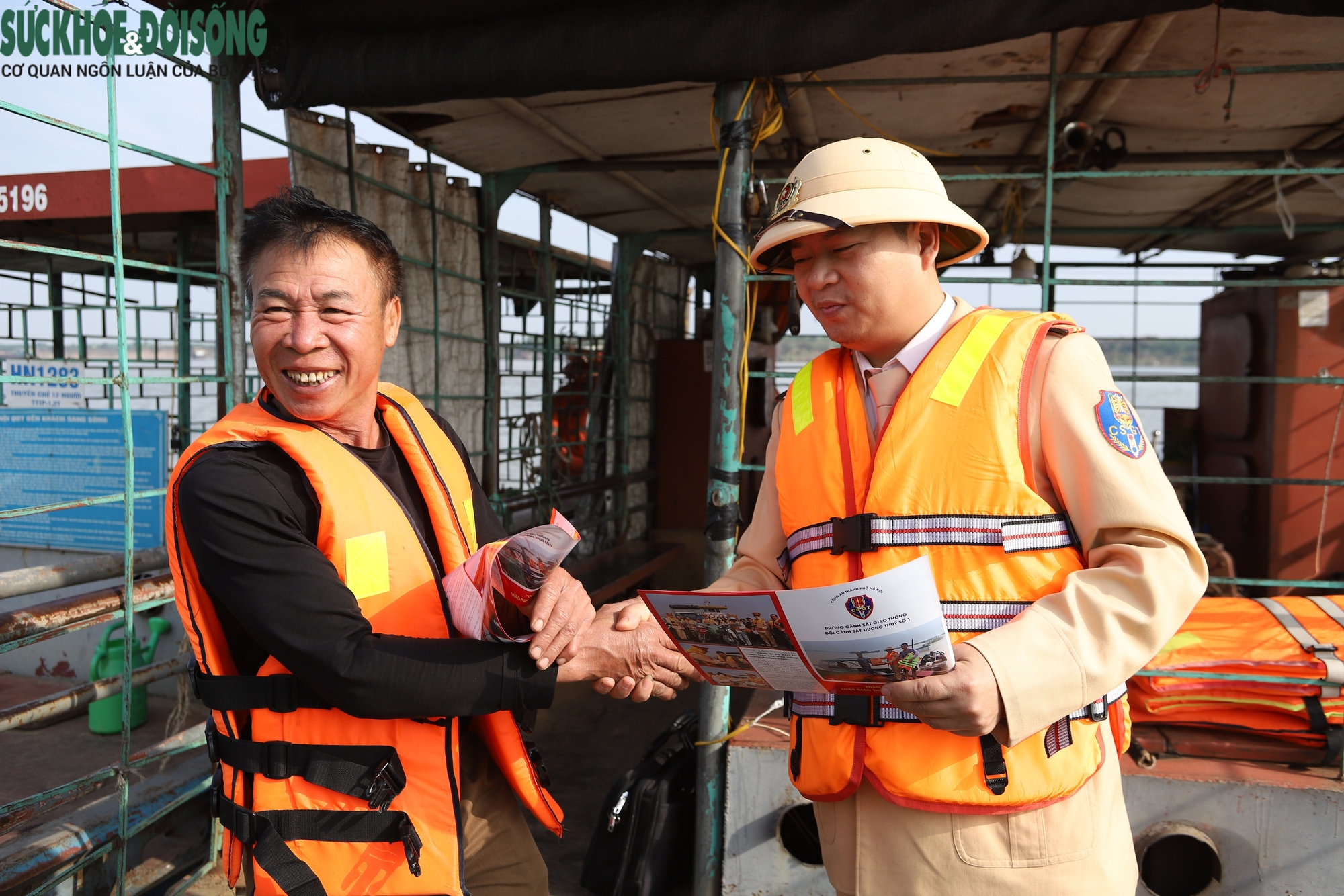 Cuối năm đi sông, Cảnh sát đường thủy Hà Nội khuyến cáo điều gì?- Ảnh 4. Cuối năm đi sông, Cảnh sát đường thủy Hà Nội khuyến cáo điều gì?- Ảnh 4.