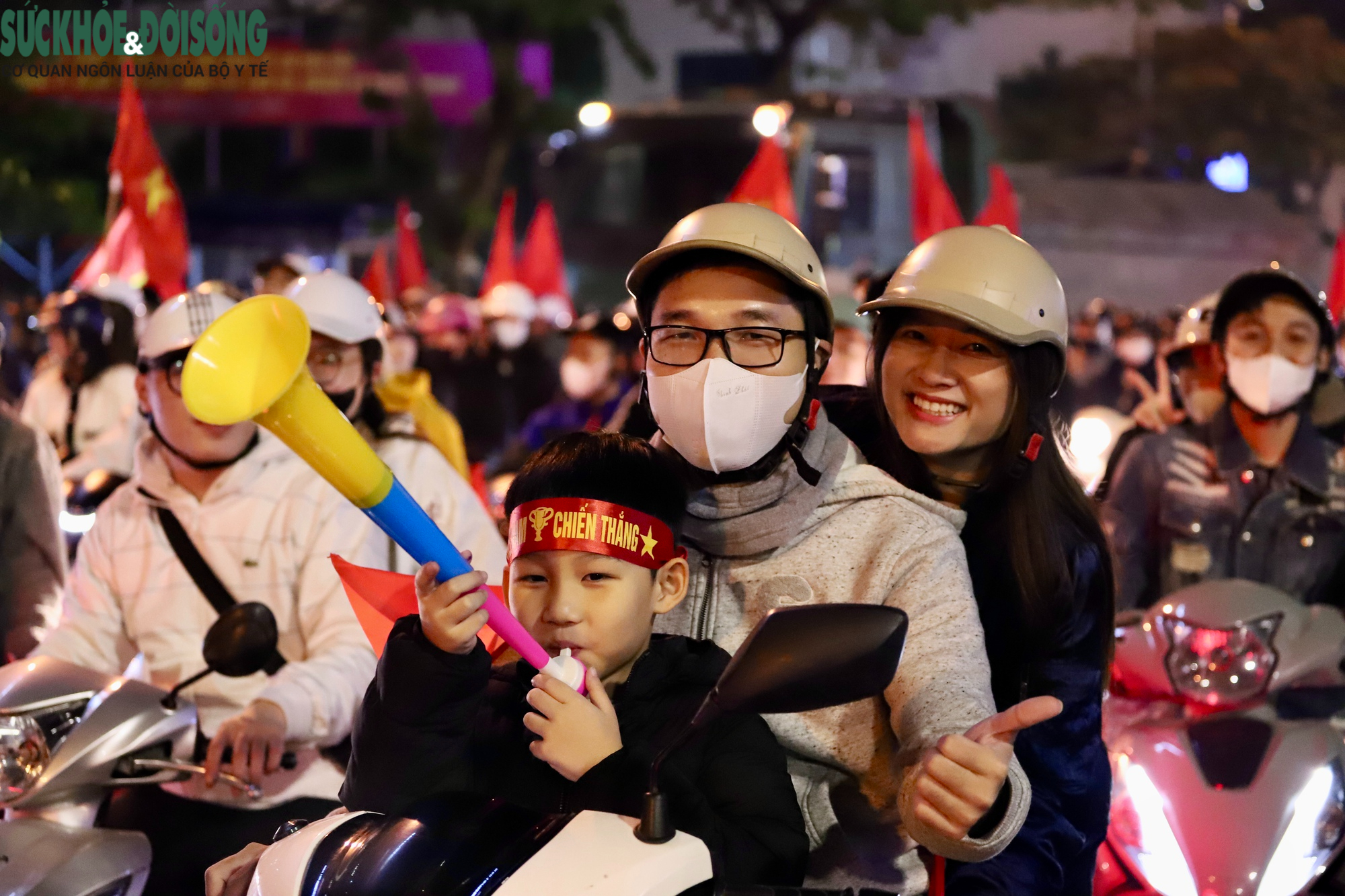 Nhìn lại những hình ảnh đẹp trong đêm người dân Hà Nội mừng tuyển U22 Việt Nam vô địch SEA Games- Ảnh 17.