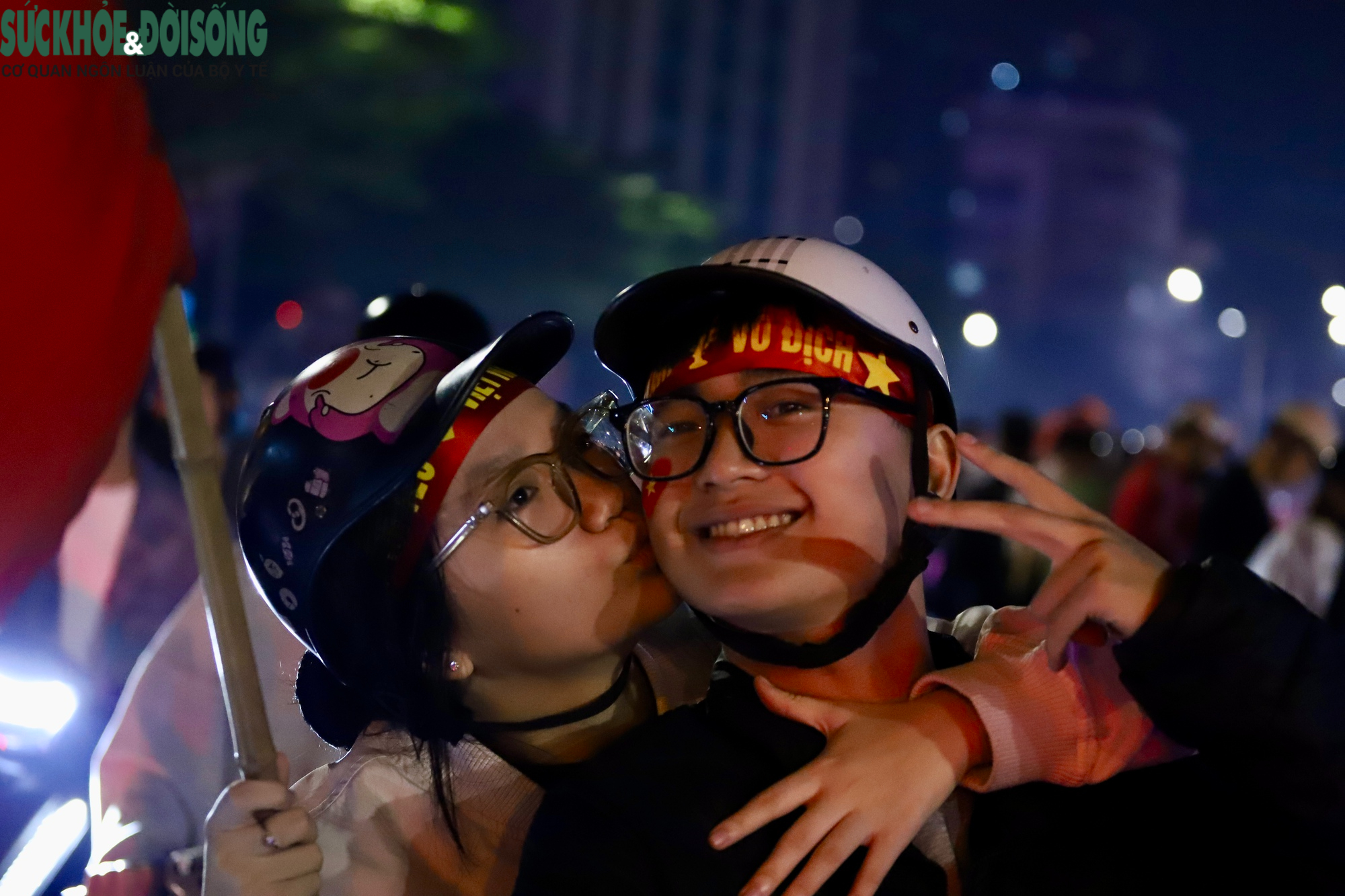 Nhìn lại những hình ảnh đẹp trong đêm người dân Hà Nội mừng tuyển U22 Việt Nam vô địch SEA Games- Ảnh 13.