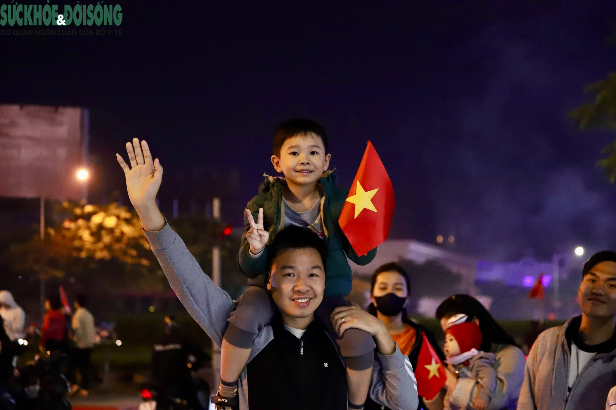 Nhìn lại những hình ảnh đẹp trong đêm người dân Hà Nội mừng tuyển U22 Việt Nam vô địch SEA Games- Ảnh 9.