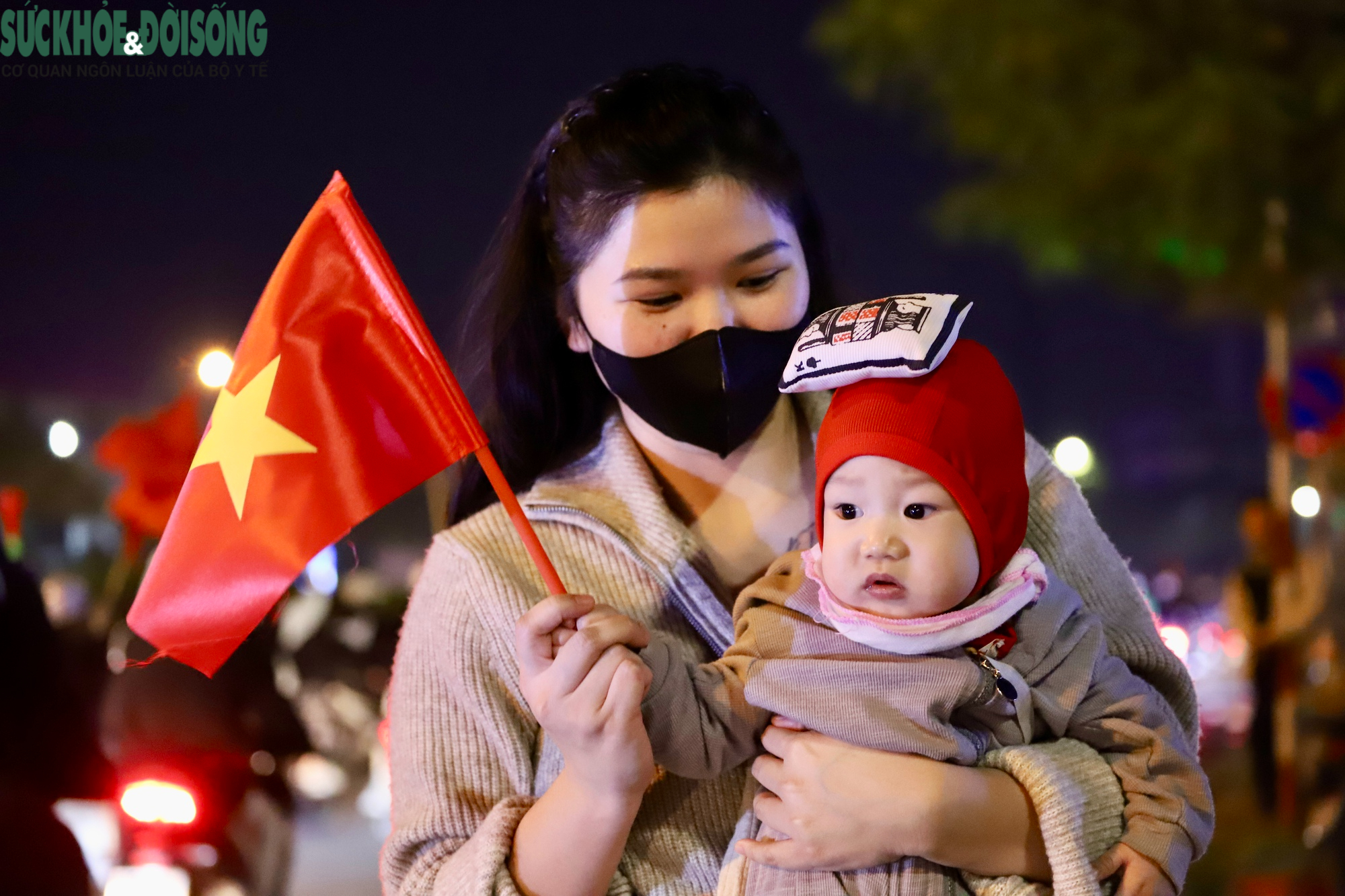 Nhìn lại những hình ảnh đẹp trong đêm người dân Hà Nội mừng tuyển U22 Việt Nam vô địch SEA Games- Ảnh 10.
